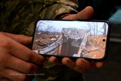 Має цілу колекцію відео, де дрони РФ атакують його бліндаж або автівку. Історія бійця 128 бригади "Дике поле" Владислава Має цілу колекцію відео, де дрони РФ атакують його бліндаж або автівку. Історія бійця 128 бригади "Дике поле" Владислава