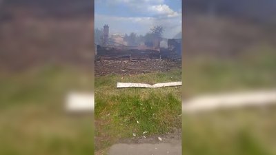 Згарище, яке залишилось від будинку після обстрілу росіянами прикордонного села Костобобрів на Чернігівщини 27 травня 2024 року Згарище, яке залишилось від будинку після обстрілу росіянами прикордонного села Костобобрів на Чернігівщини 27 травня 2024 року
