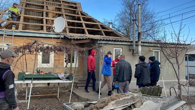 "Відбудуємо, головне — живі": наслідки нічної дронової атаки безпілотників на Черкащину "Відбудуємо, головне — живі": наслідки нічної дронової атаки безпілотників на Черкащину