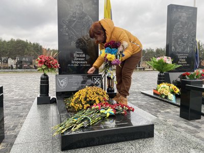 "Ця алея на своєму місці": що у Полтавській ТГ зробили для вшанування воїнів "Ця алея на своєму місці": що у Полтавській ТГ зробили для вшанування воїнів