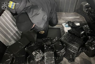 Захована техніка на 35 млн грн у тайнику автомобіля: на Львівщині судитимуть водія Захована техніка на 35 млн грн у тайнику автомобіля: на Львівщині судитимуть водія