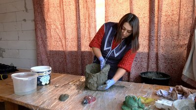 Понад 200 бетонних фігур власноруч: на Вінниччині жінка створює скульптури для подвір’я Понад 200 бетонних фігур власноруч: на Вінниччині жінка створює скульптури для подвір’я