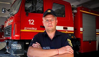 На Хмельниччині водій пожежного авто врятував жінку на пожежі На Хмельниччині водій пожежного авто врятував жінку на пожежі