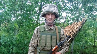 На Чернігівщині 16 квітня поховали чотирьох військових ЗСУ На Чернігівщині 16 квітня поховали чотирьох військових ЗСУ