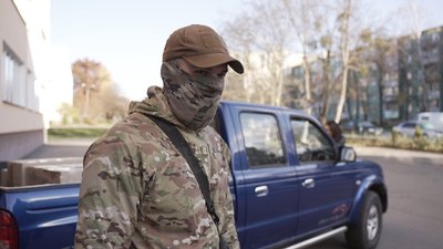 "Ми любимо ЗСУ": вінницький ліцей передав бійцям позашляховик та прилад нічного бачення "Ми любимо ЗСУ": вінницький ліцей передав бійцям позашляховик та прилад нічного бачення