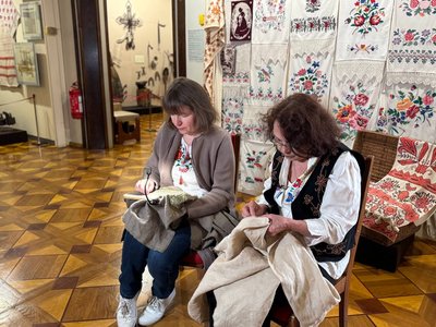 "Сорочка для захисника": майстриня з Черкас створила проєкт зі створення вишиванок для військових "Сорочка для захисника": майстриня з Черкас створила проєкт зі створення вишиванок для військових