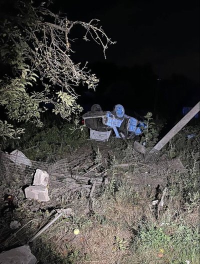Автомобіль зніс паркан та в'їхав у будівлю: поліція розслідує смертельну ДТП на Черкащині