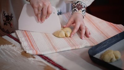"Кулінарний спадок": як випікають традиційні Великодні мазурки без солі на Рівненщині "Кулінарний спадок": як випікають традиційні Великодні мазурки без солі на Рівненщині