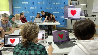 Учасники воркшопу анімують фотографію, 3 жовтня 2024 року Учасники воркшопу анімують фотографію, 3 жовтня 2024 року