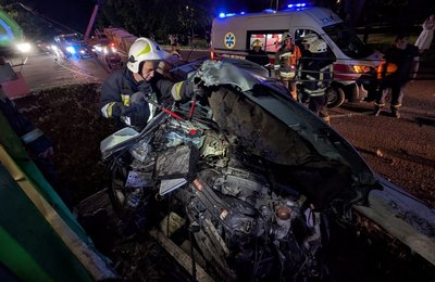 У Запоріжжі сталася ДТП: рятувальники деблокували травмованого водія