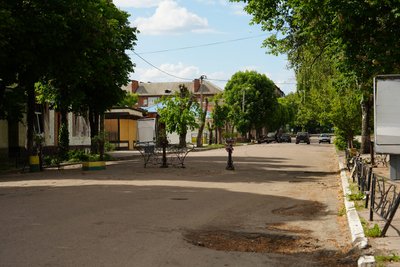 "Стоїмо до останнього". Який вигляд має центральна вулиця Білопілля після російських обстрілів "Стоїмо до останнього". Який вигляд має центральна вулиця Білопілля після російських обстрілів