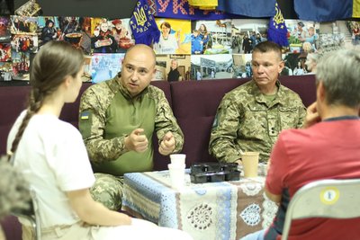 В Ужгороді офіцери 61 окремої механізованої Степової бригади представили свій підрозділ В Ужгороді офіцери 61 окремої механізованої Степової бригади представили свій підрозділ