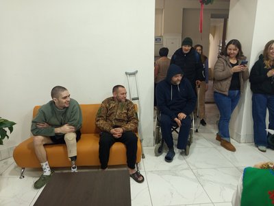 Військові на реабілітації на Тернопільщині разом святкують Різдво, 25 грудня 2025 року
