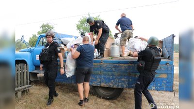 "Більшість хат згоріли вщент": з прикордонного села Орликівка на Чернігівщині евакуювали родину "Більшість хат згоріли вщент": з прикордонного села Орликівка на Чернігівщині евакуювали родину