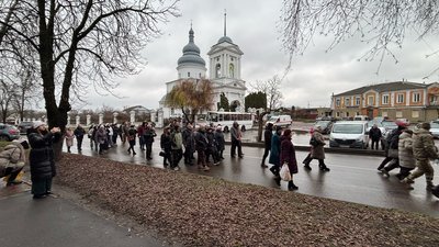 На Чернігівщині попрощалися з шістьма захисниками України, які загинули на фронті На Чернігівщині попрощалися з шістьма захисниками України, які загинули на фронті