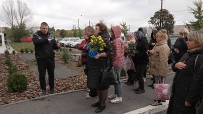 На честь полеглого військовослужбовця Сергія Печеного у Чернігові на будинку, де він жив, відкрили меморіальну дошку На честь полеглого військовослужбовця Сергія Печеного у Чернігові на будинку, де він жив, відкрили меморіальну дошку