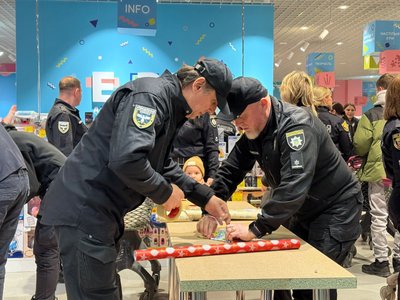 Поліція, подарунки, Тернопіль, діти Поліція, подарунки, Тернопіль, діти