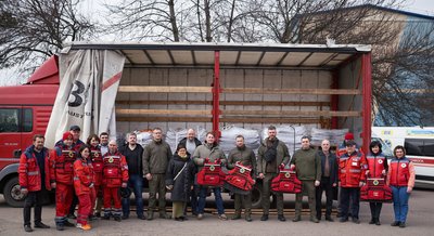 Медики Донеччини та Луганщини отримали бронежилети від волотерів зі Львова Медики Донеччини та Луганщини отримали бронежилети від волотерів зі Львова