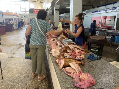 "М'ясо упало в ціні": які продукти на полтавському ринку здорожчали, а які здешевшали "М'ясо упало в ціні": які продукти на полтавському ринку здорожчали, а які здешевшали