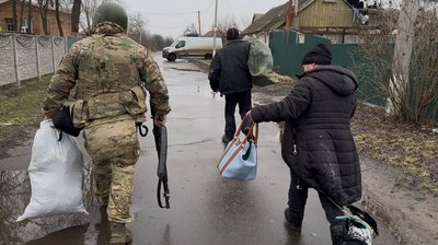 "Люди сидять до останнього". Спецпідрозділ "Білий Янгол" евакуював жителів з прифронтових Покровського та Чаплиного