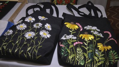 Вінничанка зібрала кошти на тканину для маскувальних сіток, продаючи шопери Вінничанка зібрала кошти на тканину для маскувальних сіток, продаючи шопери