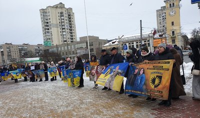 У Хмельницькому відбувається акція "Поверніть героїв з полону. Знайдіть безвісти зниклих" У Хмельницькому відбувається акція "Поверніть героїв з полону. Знайдіть безвісти зниклих"