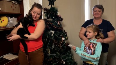 "Нам подобається Дубно. Але хочеться додому": як родина переселенців на Рівненщині готується до Нового року "Нам подобається Дубно. Але хочеться додому": як родина переселенців на Рівненщині готується до Нового року