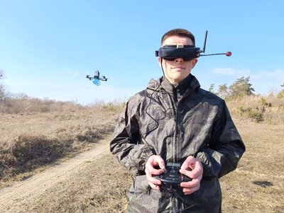 Теорія і тренувальні польоти: як працює школа FPV-пілотування в Луцьку і чого навчають Теорія і тренувальні польоти: як працює школа FPV-пілотування в Луцьку і чого навчають
