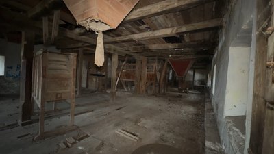 Млин, ймовірно, був багатофункціональною спорудою у селі, грудень 2025 року, Хмельниччина