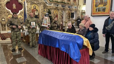 У Полтаві попрощалися із воїном Юрієм Леуцьким, який загинув на війні з РФ У Полтаві попрощалися із воїном Юрієм Леуцьким, який загинув на війні з РФ