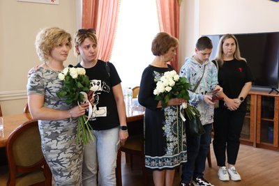 Державні відзнаки вручили родинам п'яти загиблих воїнів з Хмельниччини