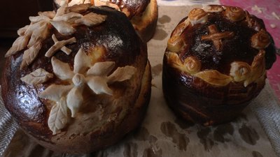 "Рецепт, сорочка, молитва — від бабусі": жителька прикордонного села на Чернігівщині пече паски, дотримуючись традицій "Рецепт, сорочка, молитва — від бабусі": жителька прикордонного села на Чернігівщині пече паски, дотримуючись традицій