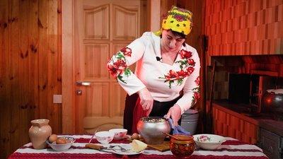 "Кулінарний спадок": як готують жовту кашу за старовинним рецептом на Рівненщині "Кулінарний спадок": як готують жовту кашу за старовинним рецептом на Рівненщині