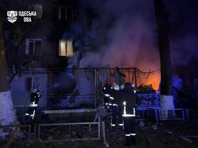 1543-й день війни. Хроніка подій в Одесі й Одеській області. Пошкоджені будинки, порт та є травмовані 1543-й день війни. Хроніка подій в Одесі й Одеській області. Пошкоджені будинки, порт та є травмовані