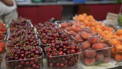 "Ціни по очах б’ють": скільки в Сумах коштують черешні та коли здешевіють "Ціни по очах б’ють": скільки в Сумах коштують черешні та коли здешевіють