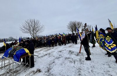 Боронив Донеччину та Харківщину: у громаді на Черкащині попрощалися із захисником Боронив Донеччину та Харківщину: у громаді на Черкащині попрощалися із захисником