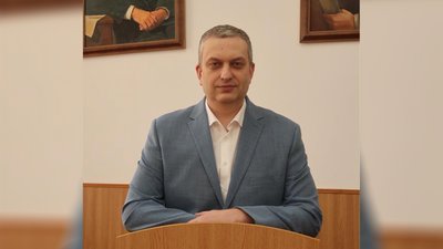 Заступник декана юридичного факультету ЧНУ Віталій Гордєєв Заступник декана юридичного факультету ЧНУ Віталій Гордєєв