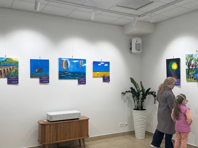 "Те, що я відчуваю". У Дніпрі відкрили виставку артробіт дітей з особливими освітніми потребами "Те, що я відчуваю". У Дніпрі відкрили виставку артробіт дітей з особливими освітніми потребами
