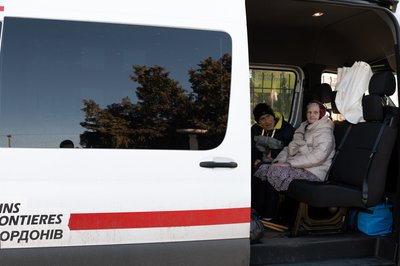 "Лікарі без кордонів" евакуювали з Херсонщини понад 340 людей "Лікарі без кордонів" евакуювали з Херсонщини понад 340 людей