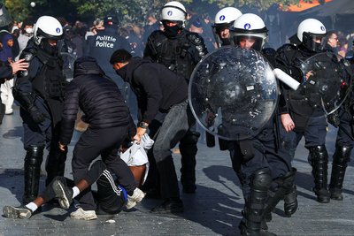 У Бельгії відбулись сутички між протестувальниками та поліцією У Бельгії відбулись сутички між протестувальниками та поліцією