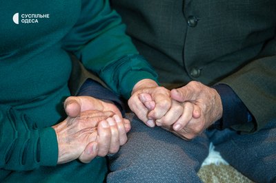 "Дуже радий дружині": на Одещині одружилася пара переселенців, яким за 70