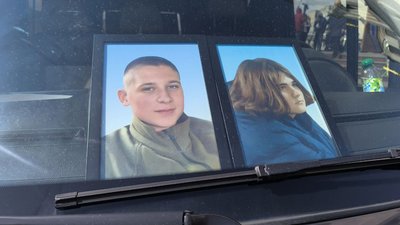 У Кривому Розі попрощалися із загиблими внаслідок атаки РФ Тимофієм, Нікітою, Аріною, Сергієм, Микитою та Костянтином