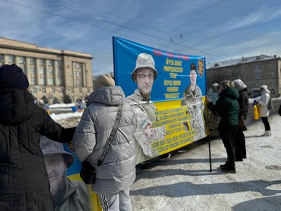 "Не передати словами, як боляче чекати": у Черкасах відбулася акція "Не мовчи — полон вбиває" "Не передати словами, як боляче чекати": у Черкасах відбулася акція "Не мовчи — полон вбиває"
