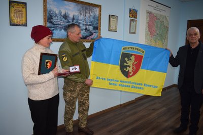 Сестрі загиблого бійця з Рівненщини вручили орден "Хрест Героя" Сестрі загиблого бійця з Рівненщини вручили орден "Хрест Героя"