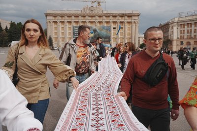 Люди на Всесвітньому дні вишиванки у Харкові Люди на Всесвітньому дні вишиванки у Харкові