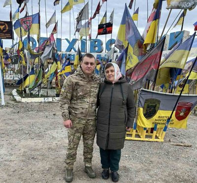 "Я знаю хлопців, вони ще були в АТО, всі серйозні і я з ними піду": історія добровольця з Хмельниччини Богдана Катриніна "Я знаю хлопців, вони ще були в АТО, всі серйозні і я з ними піду": історія добровольця з Хмельниччини Богдана Катриніна