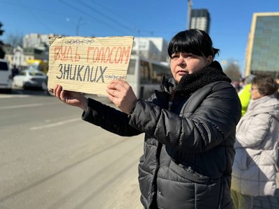 Серце із квітів на площі: у Черкасах відбулася акція на честь безвісти зниклих та полонених Серце із квітів на площі: у Черкасах відбулася акція на честь безвісти зниклих та полонених