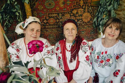 "Празник такий – Зелена неділя!": як наряджають "куклу" та відзначають Трійцю у Шаповалівці на Сумщині "Празник такий – Зелена неділя!": як наряджають "куклу" та відзначають Трійцю у Шаповалівці на Сумщині