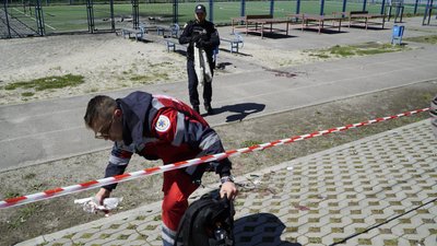 РФ ударила по стадіону в Салтівському районі Харкова: поранень зазнали діти, які грали у футбол, 8 травня 2024 року РФ ударила по стадіону в Салтівському районі Харкова: поранень зазнали діти, які грали у футбол, 8 травня 2024 року