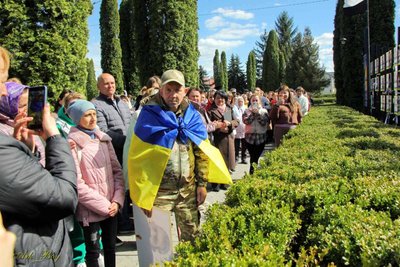 Звільнений з полону Іван Дробоцький зняв своє фото з Алеї надії